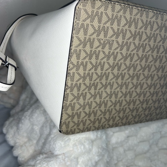 Michael Kors Gilly Miami Limited Edition Logo Tote - Picture 6 of 14